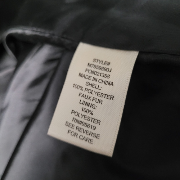 Black faux fur soft coat from JohnPaulRichard - Picture 7 of 8